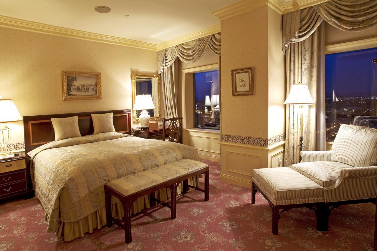 Omo7 Asahikawa By Hoshino Resorts Εξωτερικό φωτογραφία A bedroom at the Four Seasons Hotel in Washington, D.C.