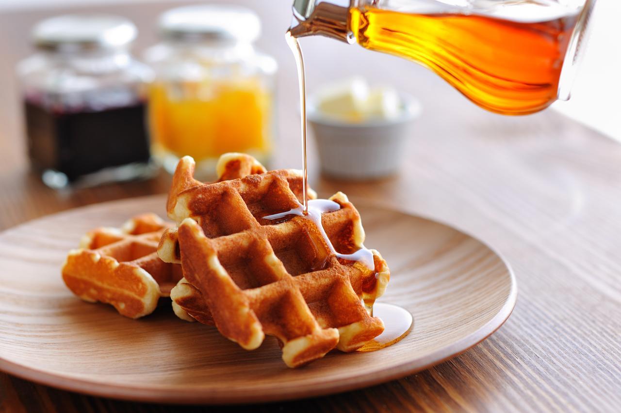 Omo7 Asahikawa By Hoshino Resorts Εξωτερικό φωτογραφία Maple syrup being poured on a stack of waffles