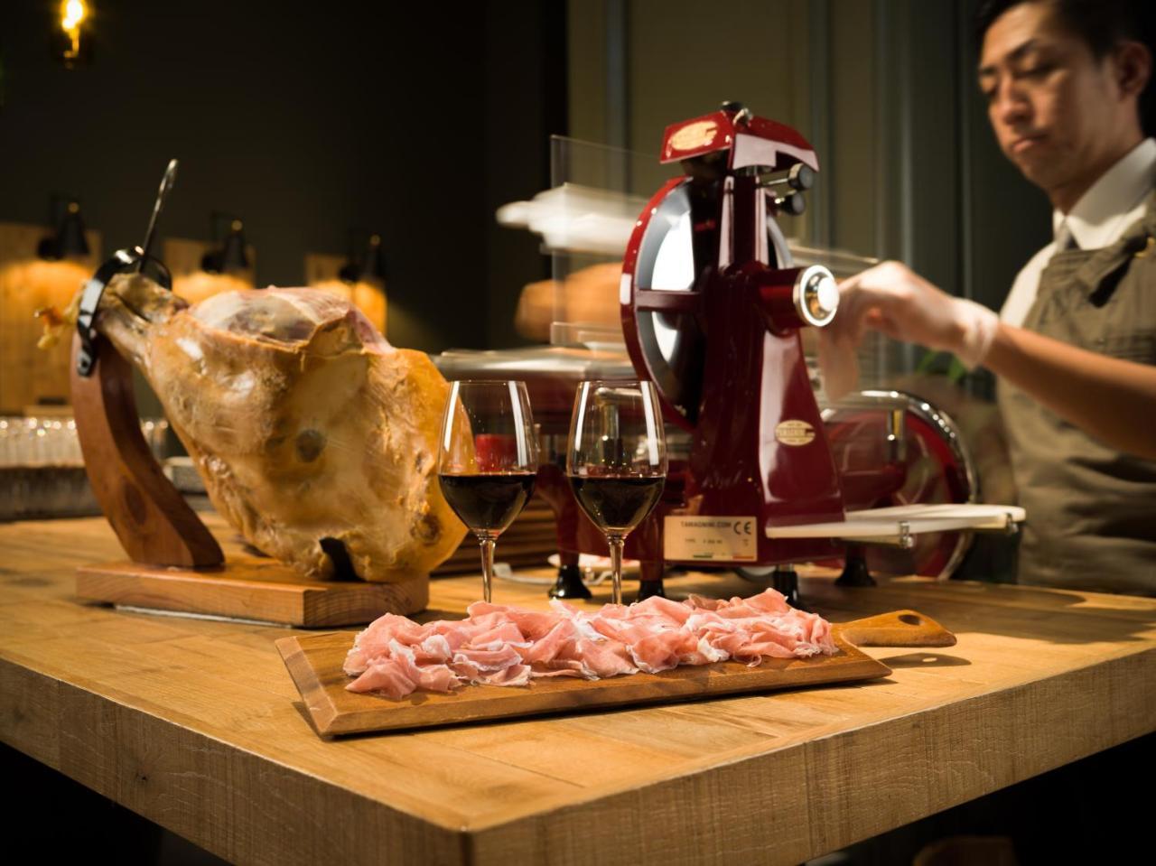 Omo7 Asahikawa By Hoshino Resorts Εξωτερικό φωτογραφία A prosciutto slicer
