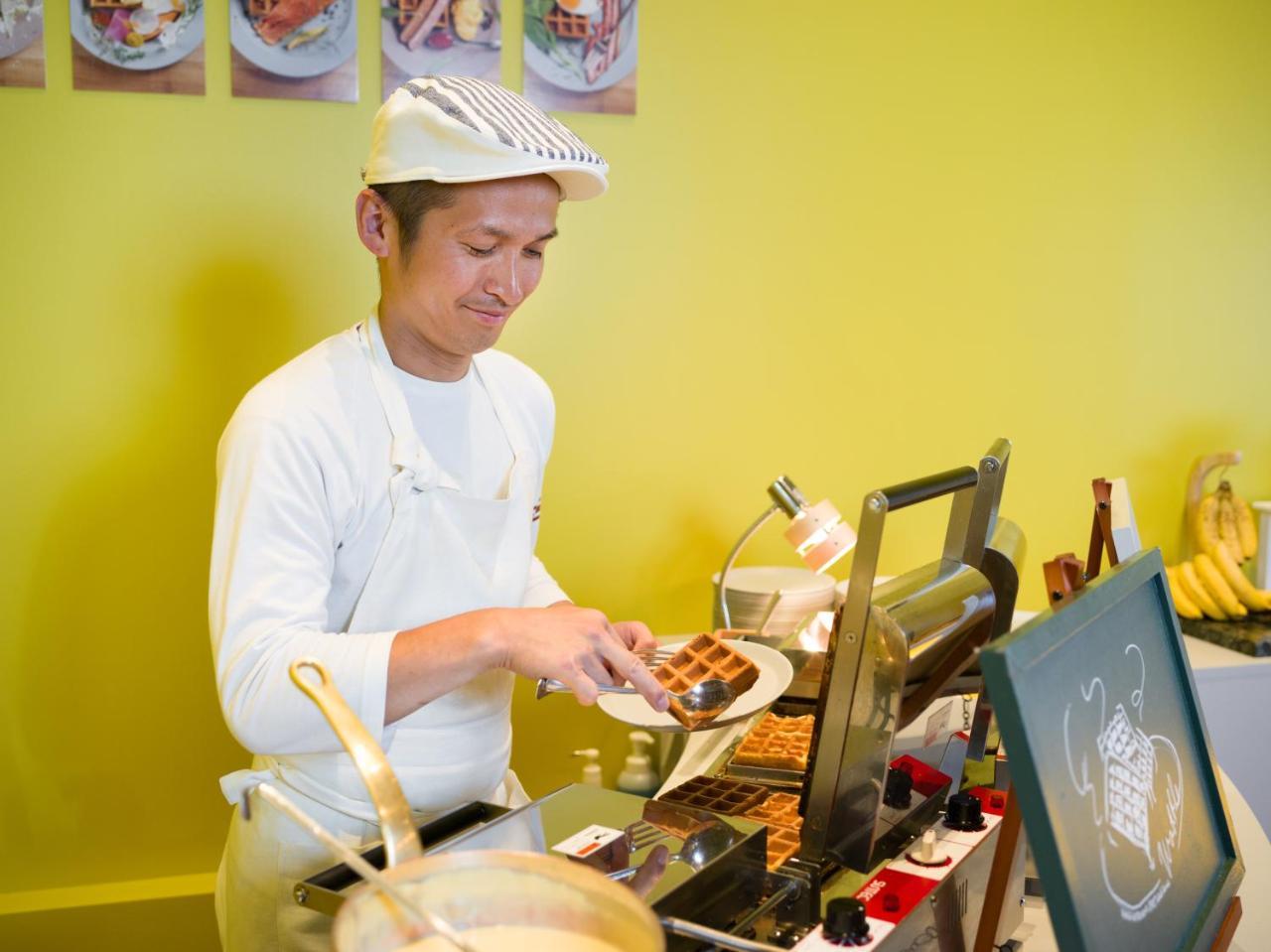 Omo7 Asahikawa By Hoshino Resorts Εξωτερικό φωτογραφία A chef preparing Belgian waffles