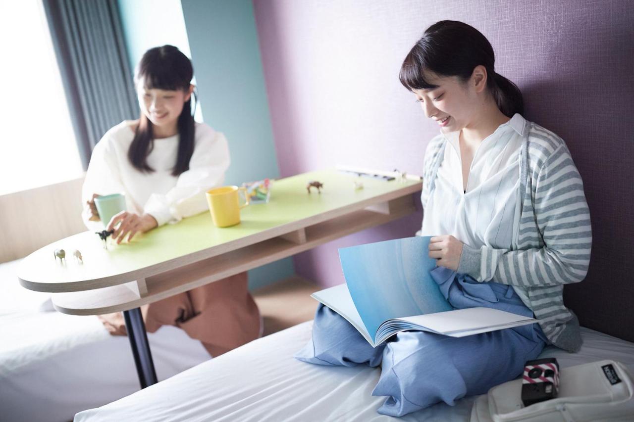 Omo7 Asahikawa By Hoshino Resorts Εξωτερικό φωτογραφία Students studying in the dormitory